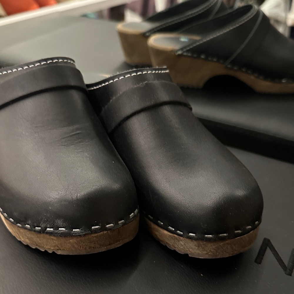 Lotta from Stockholm - Black Leather Clogs with Wooden Sole